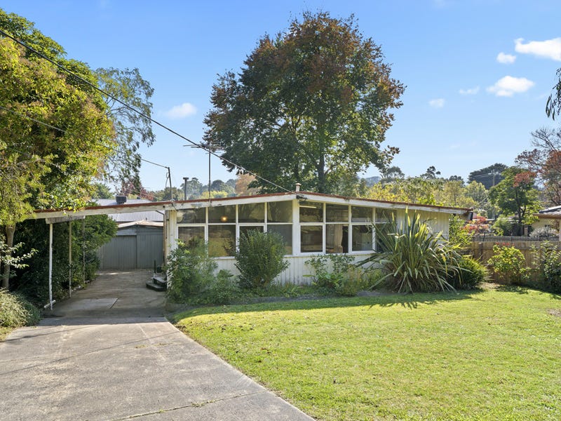 8 Blackwood Park Road, Ferntree Gully, VIC 3156