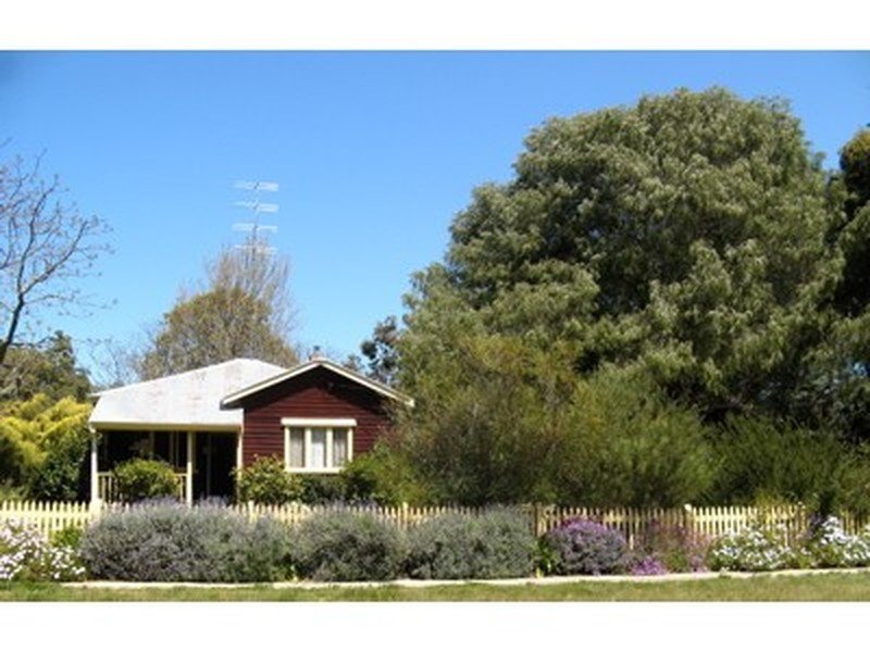 57 Marginata Cres, Dwellingup, WA 6213 Property Details