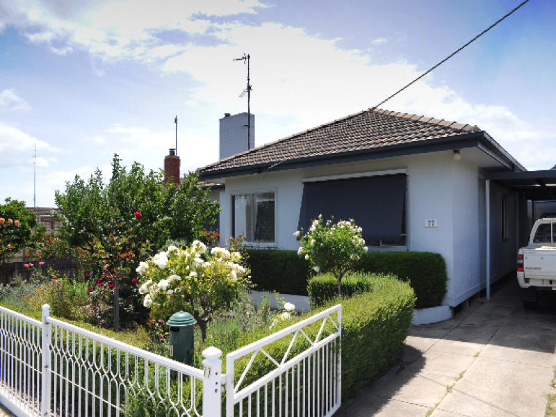 77 Bredt Street, Bairnsdale, Vic 3875 Property Details