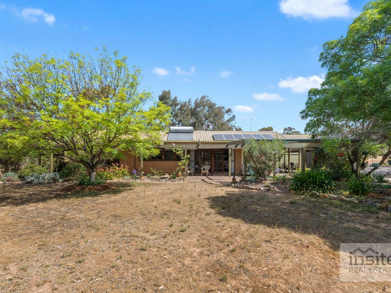 375 Old Hume Highway, Glenrowan, Vic 3675 Property Details