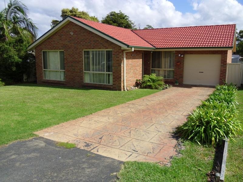 11 Lyons Road, Sussex Inlet, NSW 2540