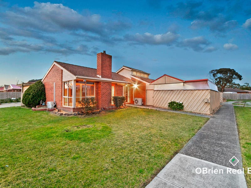 10 Stirling Avenue, Cranbourne North, VIC 3977