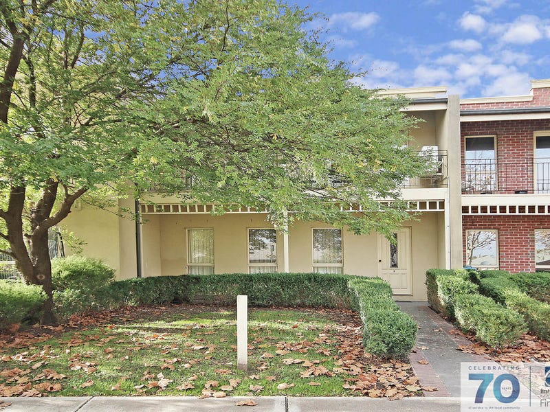 2/10 Parkhill Drive, Berwick, Vic 3806 Property Details