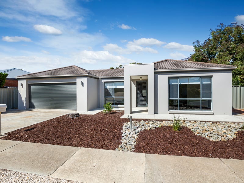 11 Diamond Avenue, White Hills, VIC 3550