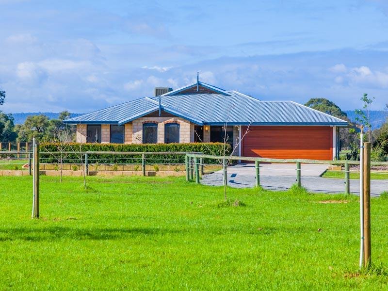 95 Country Drive, Oakford, WA 6121