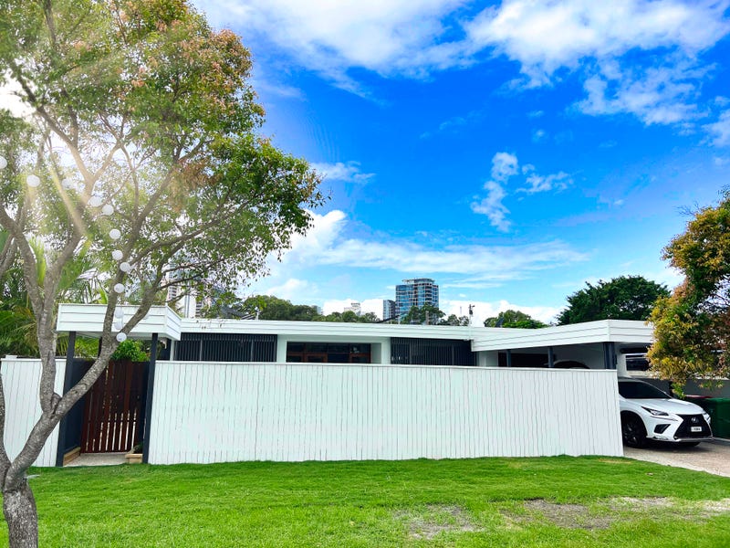 76 Savoy Drive, Broadbeach Waters, QLD 4218