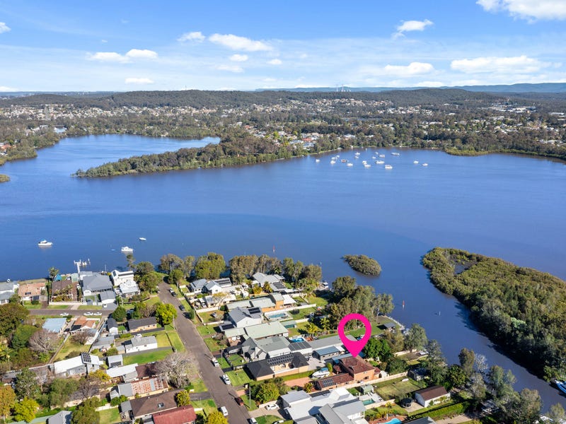 33 Brougham Avenue, Fennell Bay, NSW 2283