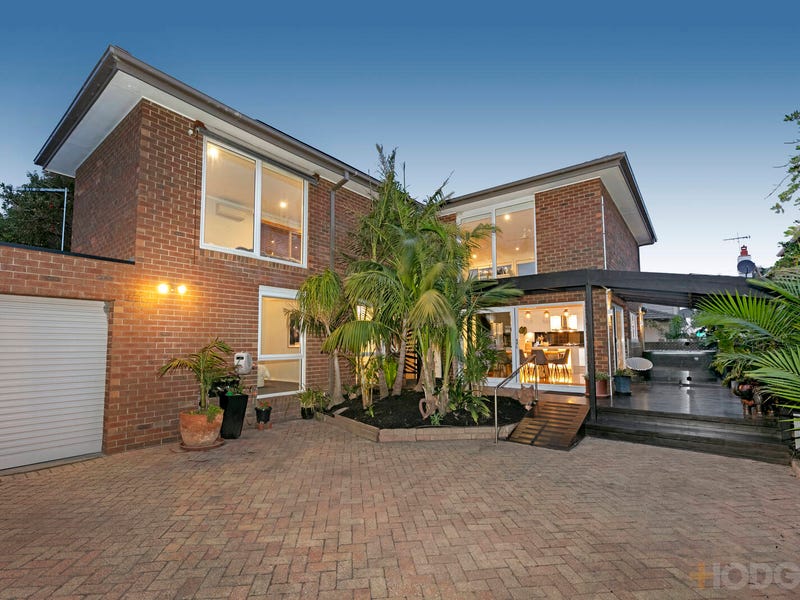 2/152 Beach Road, Parkdale, Vic 3195 Property Details