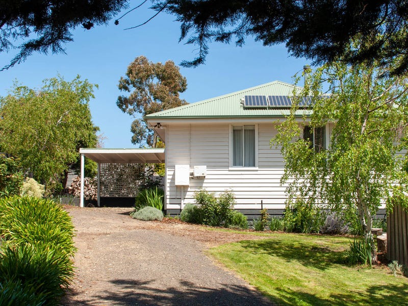 27 Dundas Street Lancefield Vic 3435 Property Details