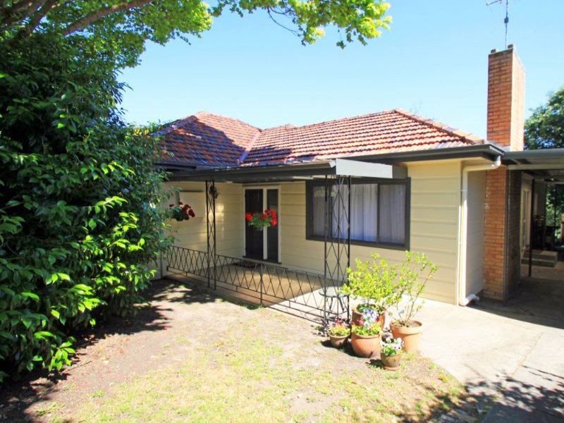 11 Jeffrey Street, Leongatha, VIC 3953