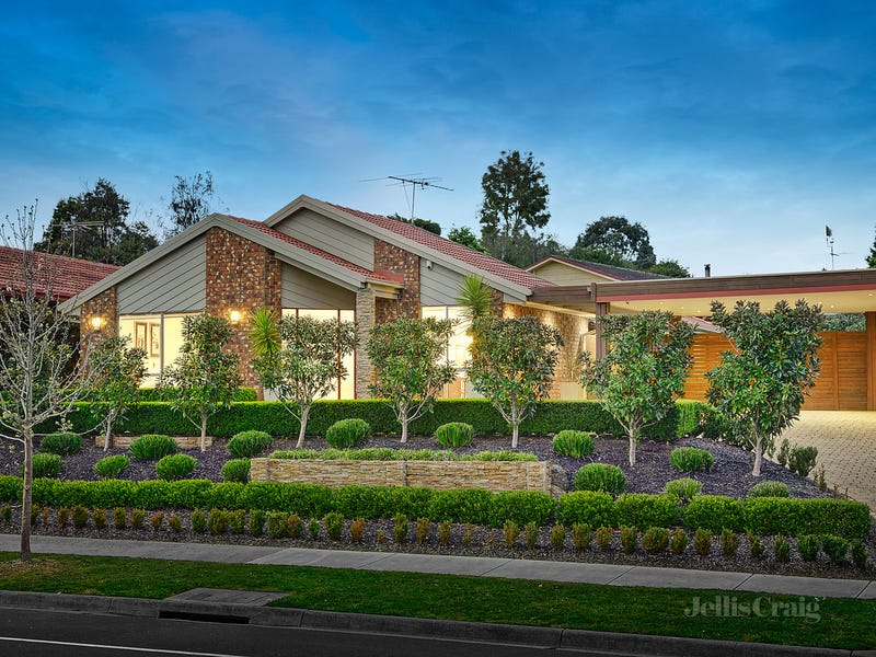 4 Lakeside Boulevard, Rowville, VIC 3178