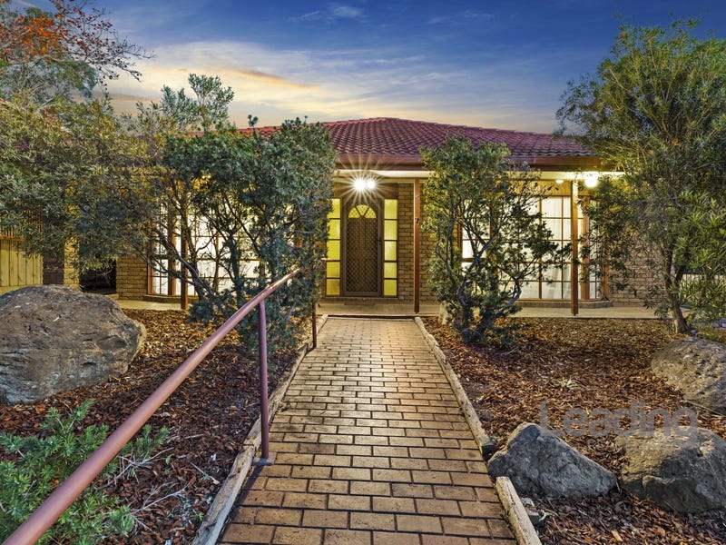 71 McEwen Drive, Sunbury, Vic 3429 Property Details