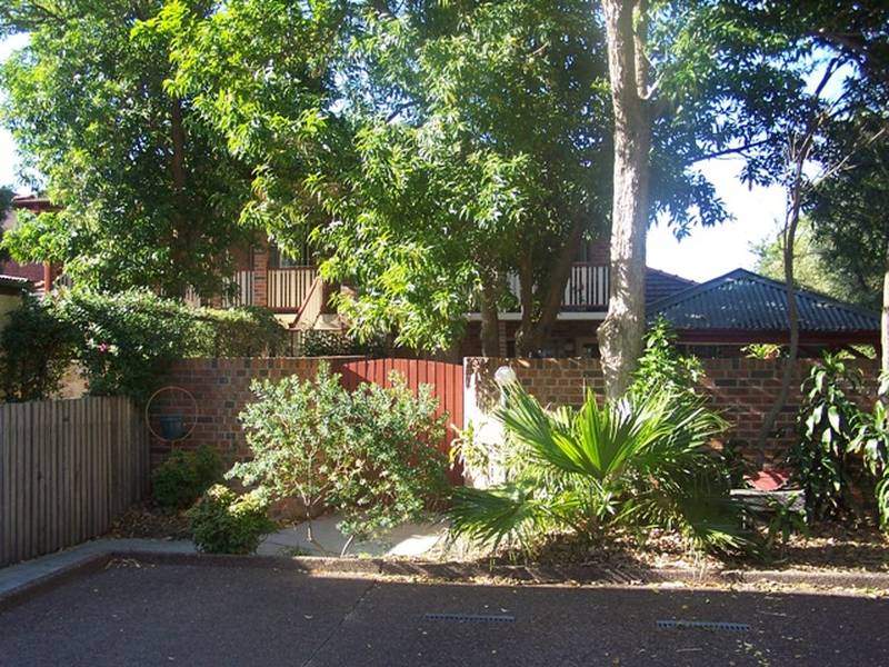 4/107 Denison St, Hamilton, NSW 2303 Property Details