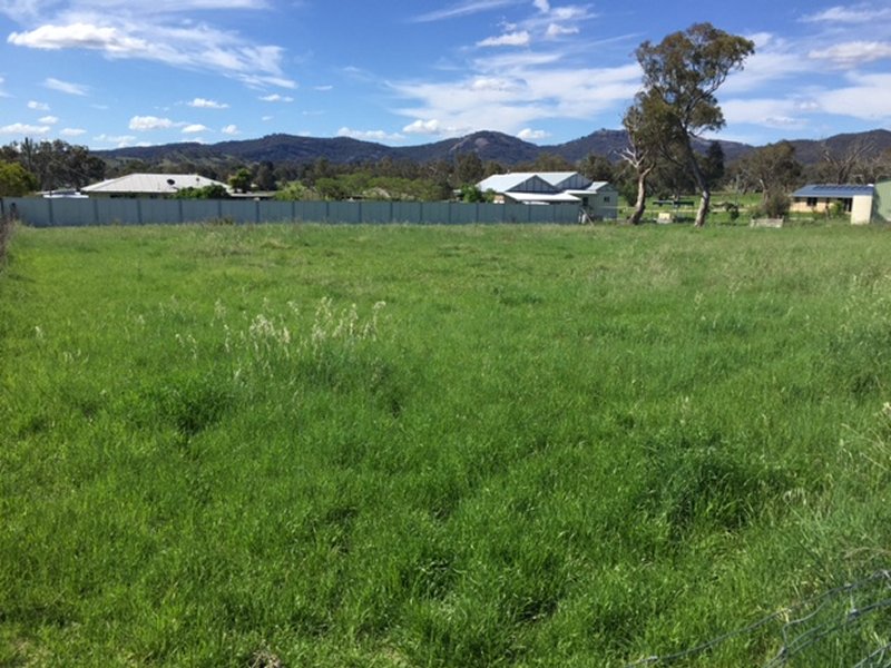 10 Barawell Street, Wallangarra, QLD 4383