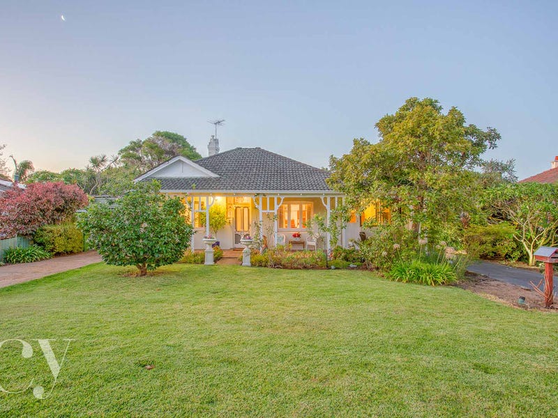 67 Birdwood Circus West, Bicton, WA 6157 Property Details