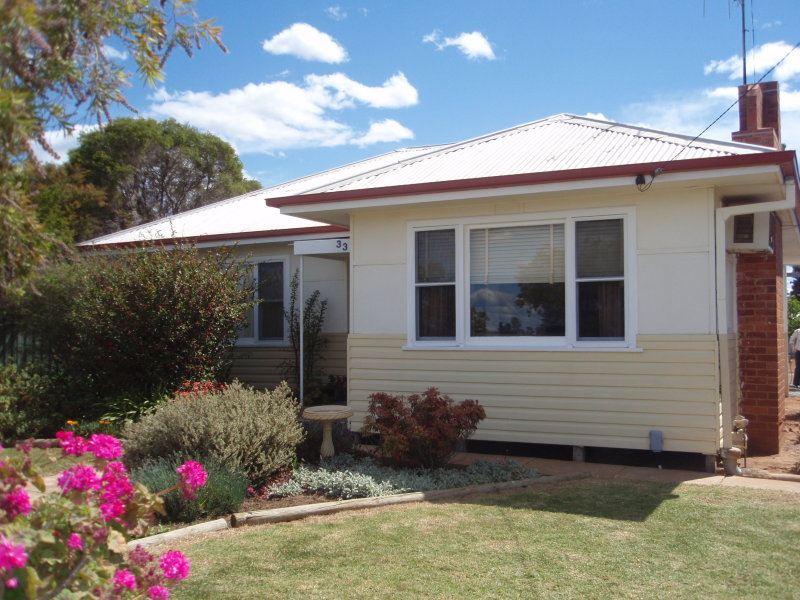 33 Howe Street, Finley, NSW 2713