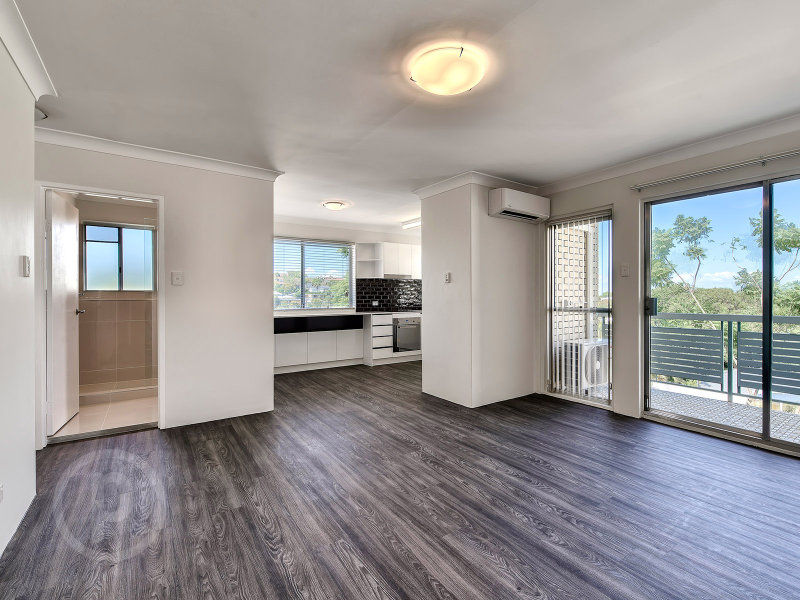 8/6 Barlow Street, Clayfield, Qld 4011 Property Details