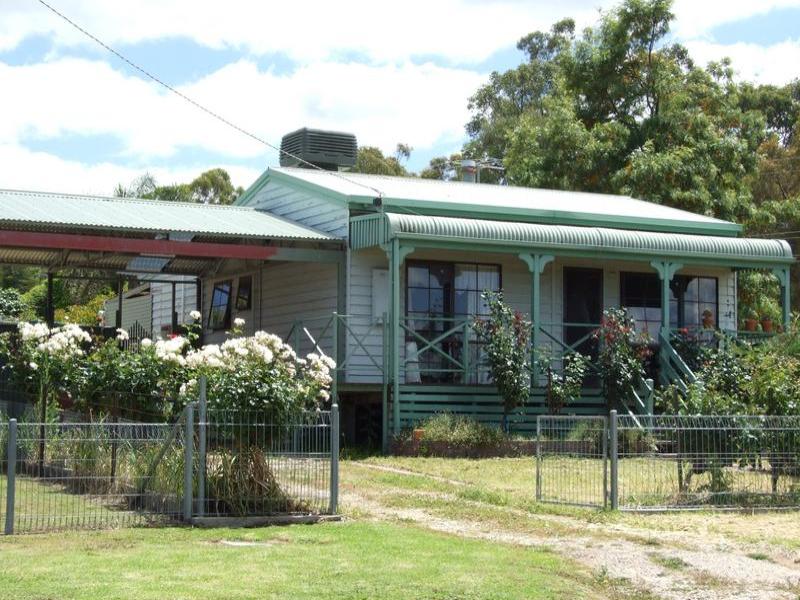 Property 107079235, Glenrowan, Vic 3675 Property Details