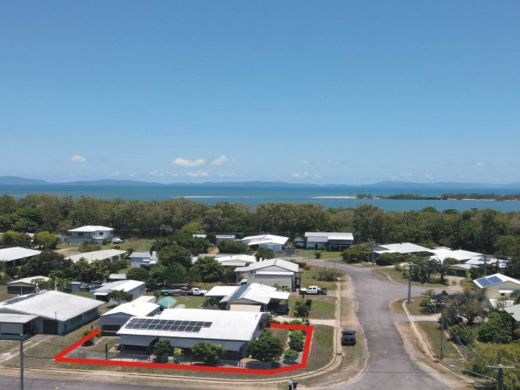 10 Grunter Street, Taylors Beach, QLD 4850