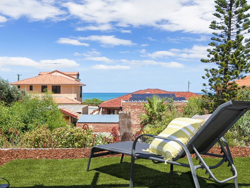 11 Compass Circle, Yanchep, WA 6035 Property Details