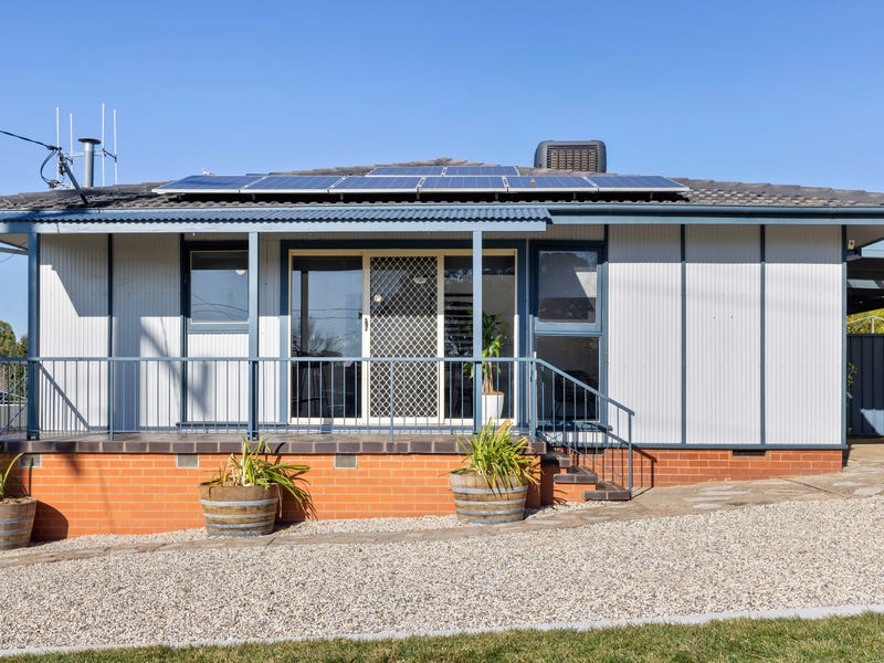 22 Oleria Street, Queanbeyan, NSW 2620 Property Details