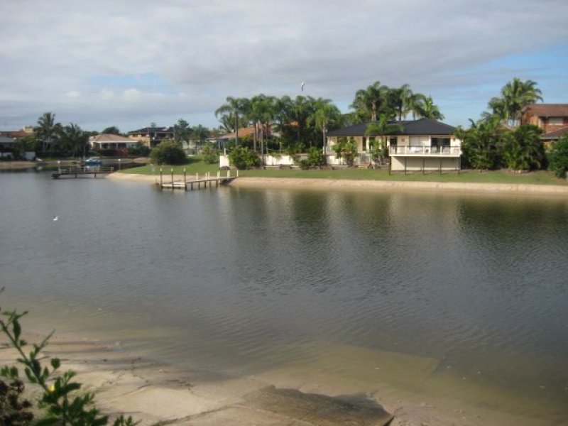 15 Weatherly Avenue, Mermaid Waters, Qld 4218