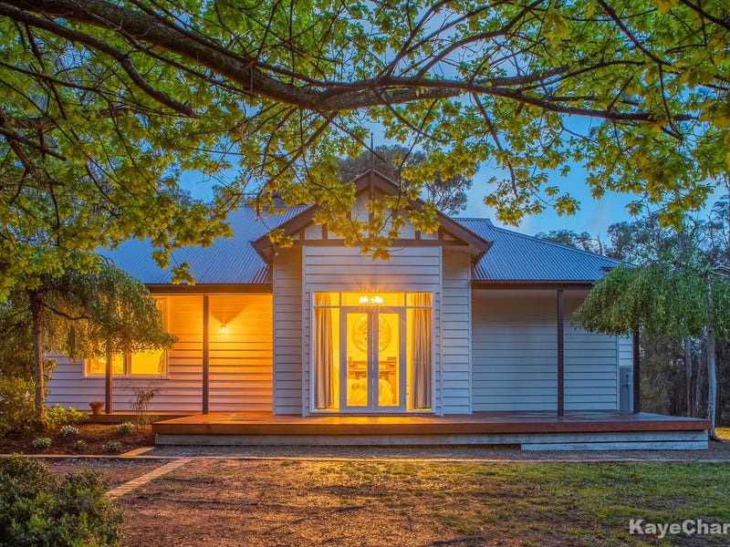 110 Mountain Road, Cockatoo, Vic 3781 Property Details