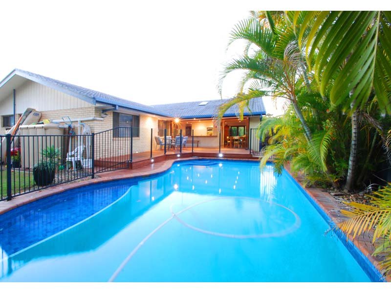 9 Bluejay Street, Burleigh Waters, QLD 4220 - realestate.com.au