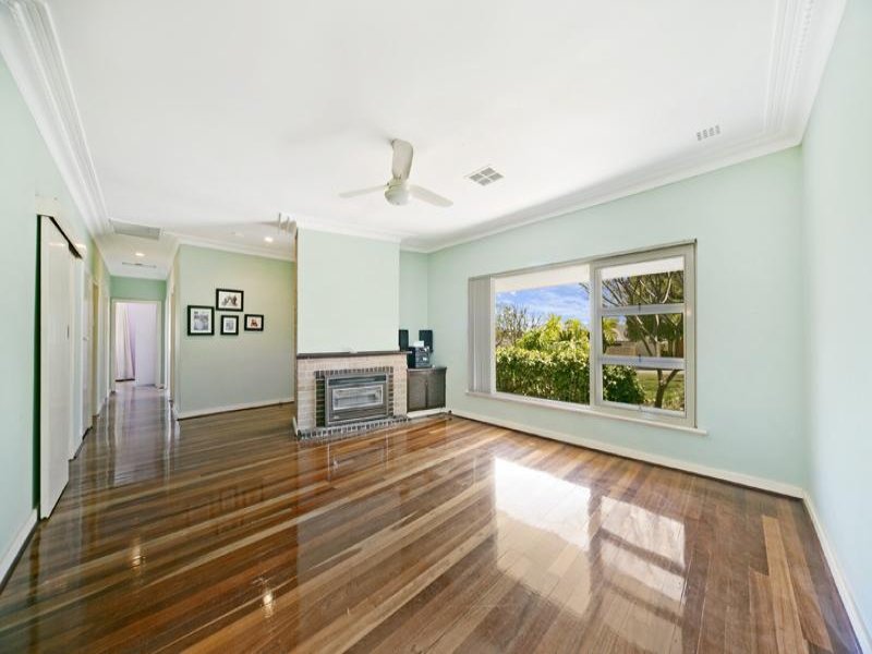 65 Redwood Cres, Melville, WA 6156