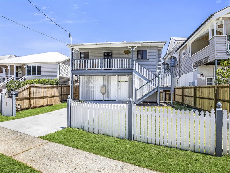 207 Rainbow Street, Sandgate, Qld 4017 Property Details
