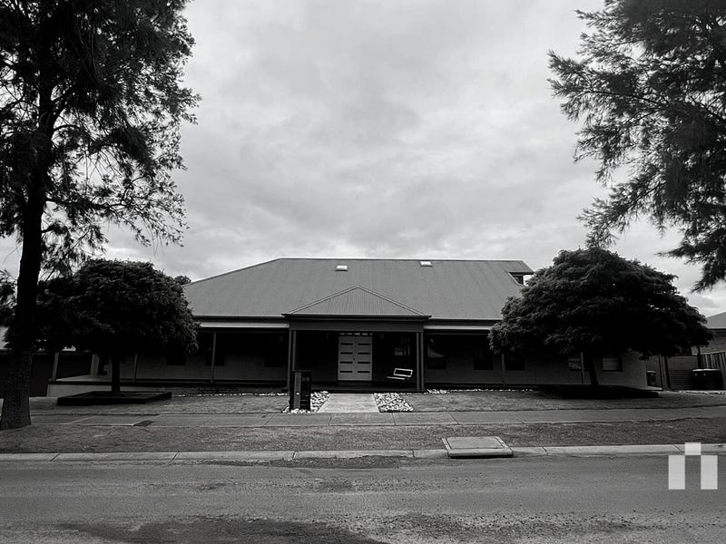 3335 Laurimar Hill Drive, Doreen, Vic 3754 Property Details