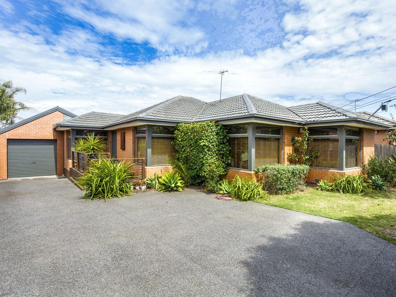 11 South Gateway, Avondale Heights, VIC 3034