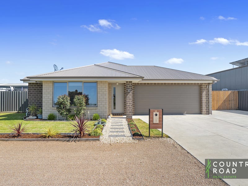 11 Mckinnon Drive, Maffra, VIC 3860