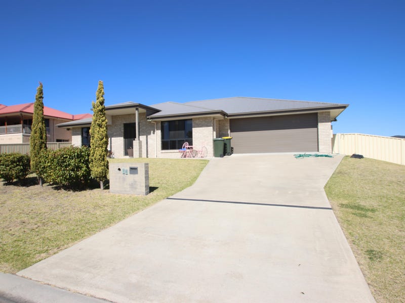 16 Parkes Drive, Tenterfield, NSW 2372 House for Sale