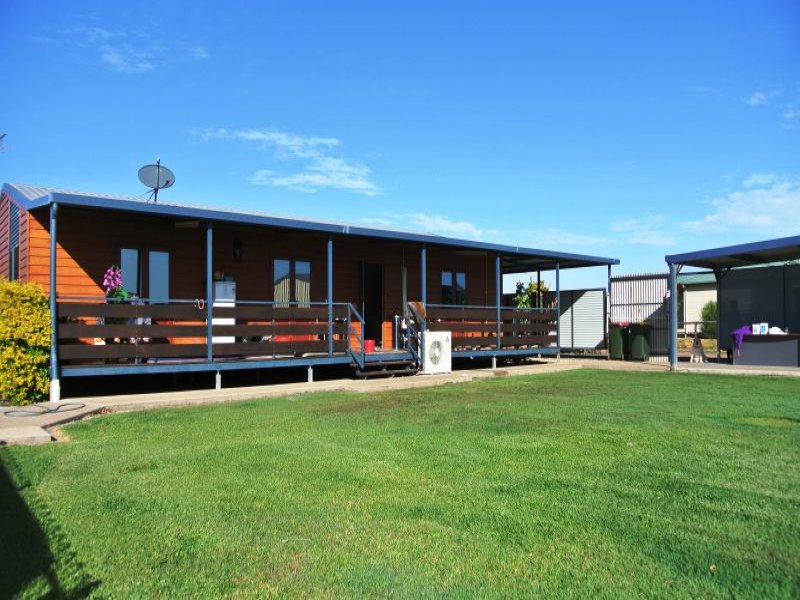 25 Ironbark Drive Emerald Qld 4720 Realestate Com Au