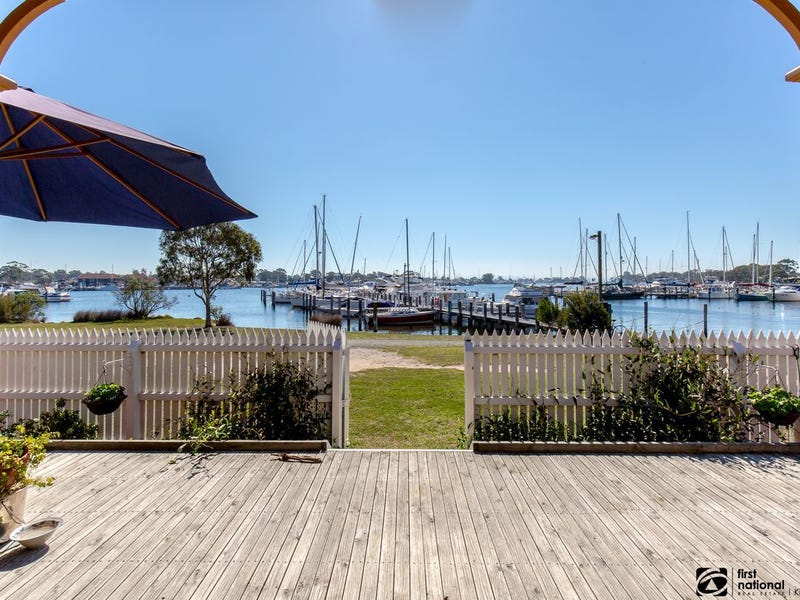72 Eighth Avenue, Raymond Island, Vic 3880