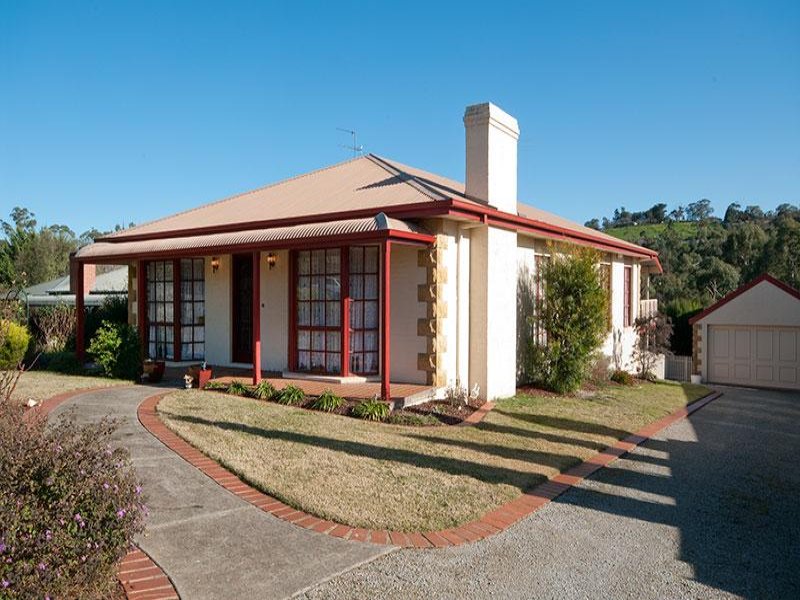 37 Balmoral Circuit, Eltham, Vic 3095 Property Details