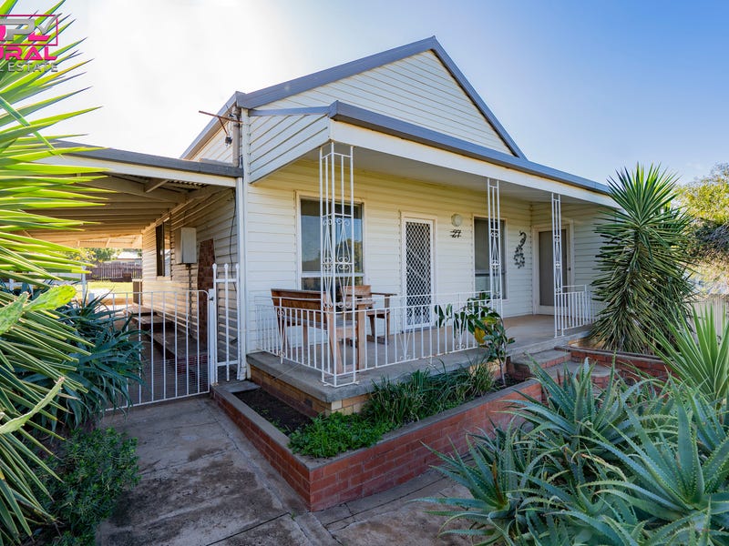 27 Roslyn Street Narrandera NSW 2700 House for Sale