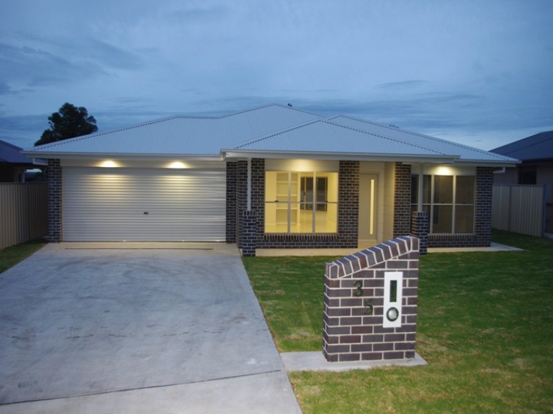 35 Sapphire Street, Inverell, NSW 2360 Property Details