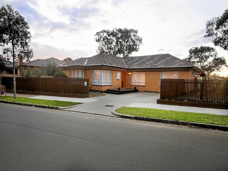 4 Rosshire Road, Newport, Vic 3015 Property Details