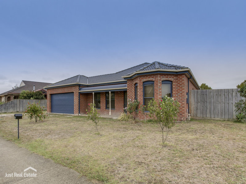 4 Banjo Paterson Drive, Pakenham, Vic 3810 Property Details