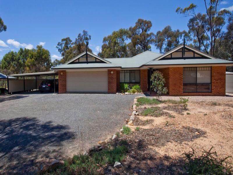 27 Braeside Drive, Junortoun, Vic 3551 Property Details