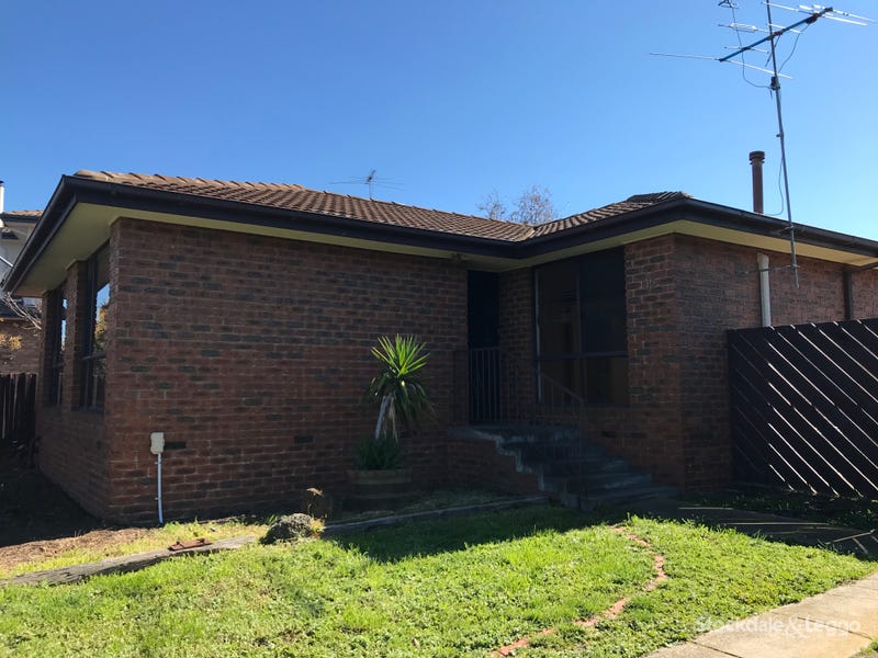 16 Chisholm Avenue, Attwood, Vic 3049