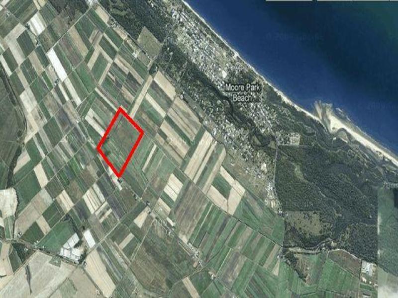 302 Lindemans Road, Moore Park Beach, QLD 4670