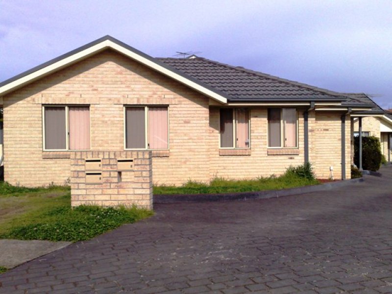 1/8 Esk Avenue, Green Valley, NSW 2168