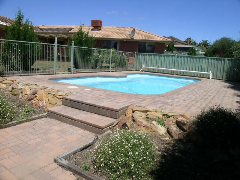 4 Court, Spring Gully, VIC 3550