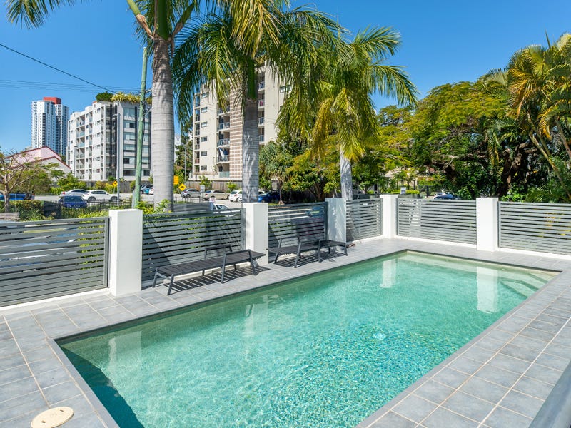 1/4648 Lenneberg Street, Southport, Qld 4215 Property Details