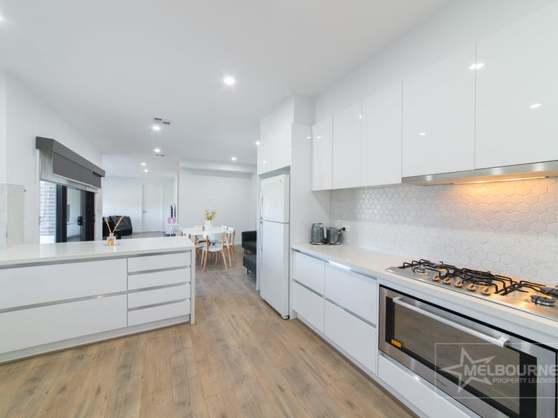 12 Pyalong Cres, Dallas, VIC 3047