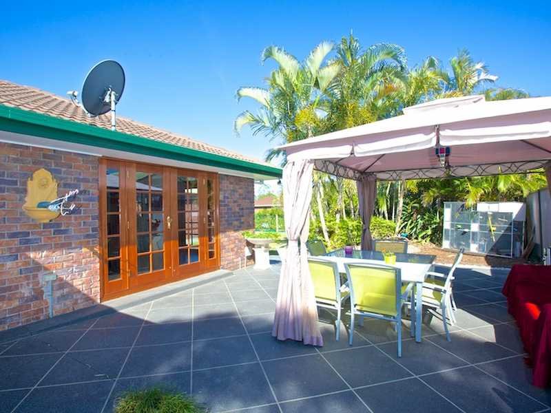 4 Minden Crescent, Helensvale, Qld 4212 Property Details