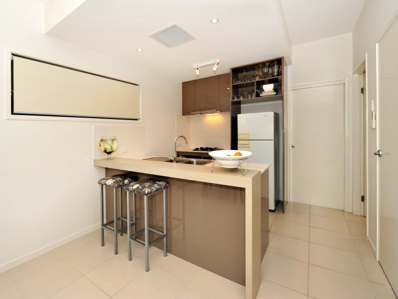 2/24 Windsor Street, Hamilton, Qld 4007 Property Details